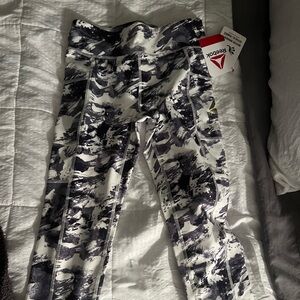Girls 7/8 Reebok capris leggings